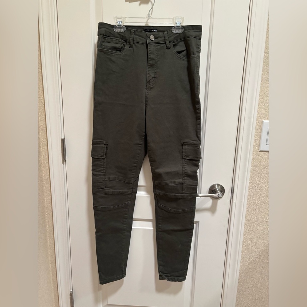 Fashion Nova green cargo pants jeans